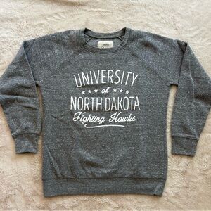 UND University‎ of North Dakota Fighting Hawks grey sweatshirt size small